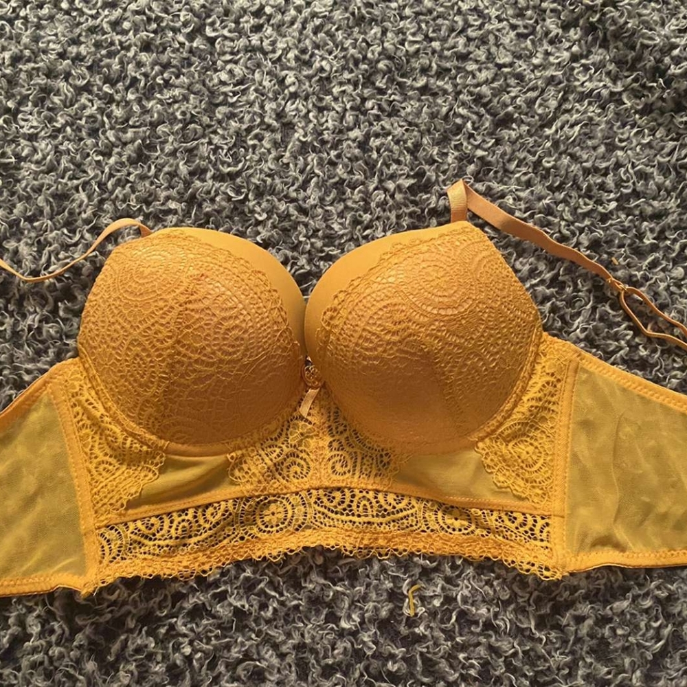 Yellow push-up bralette with a beautiful lace